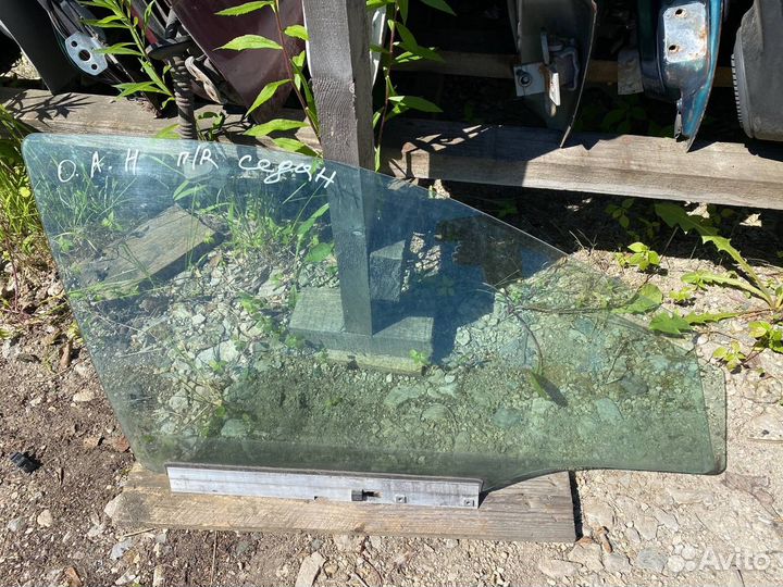 Стекло дверное переднее правое Opel Astra H седан