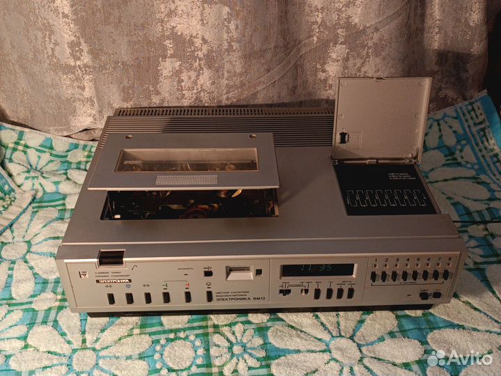 Кассетный видео магнитофон вм12