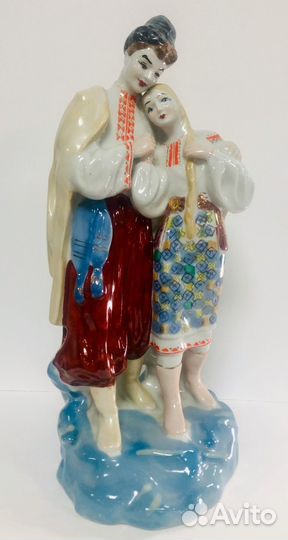 Статуэтка. Влюбленные. Левко и Галя