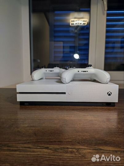 Xbox One S 2 геймпада 1tb