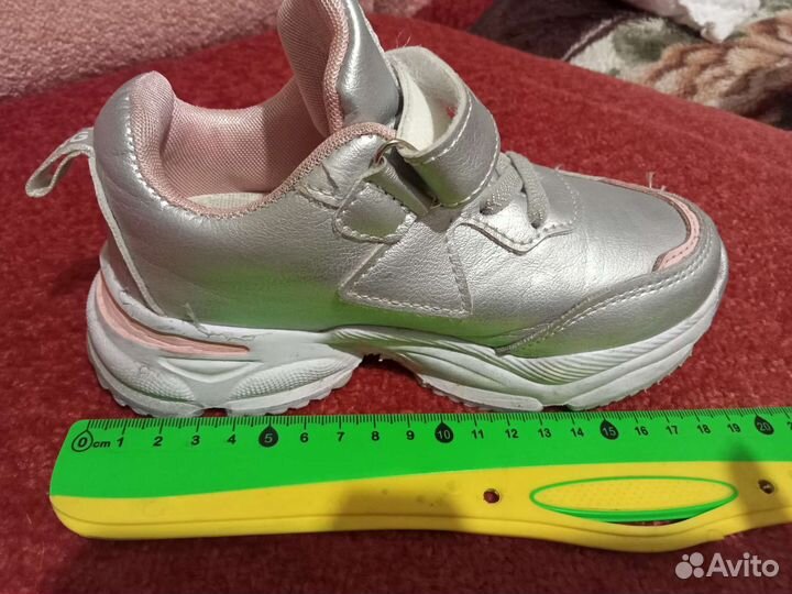 Продам кроссовки