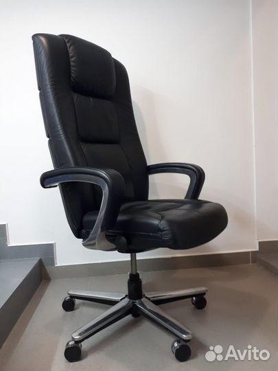 Премиальное офисное кресло