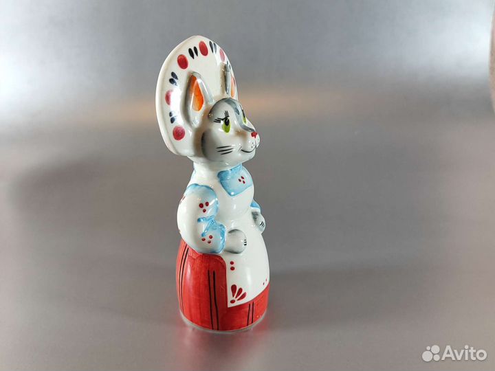 Две кошки фарфоровые статуэтки