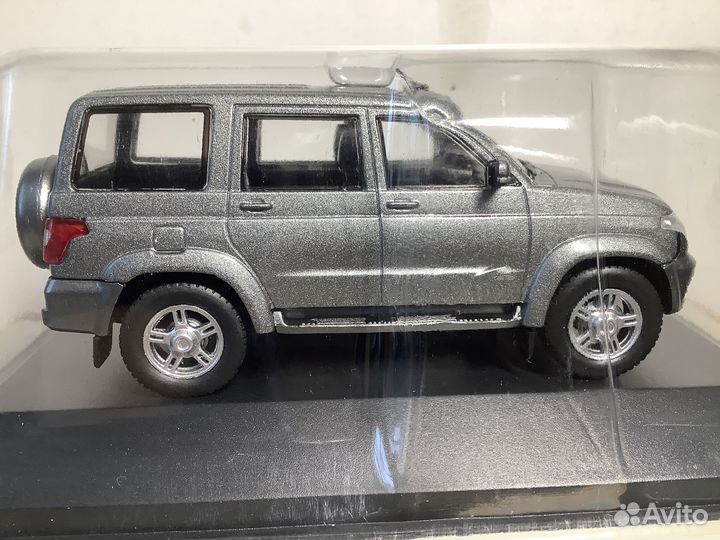 Модель автомобиля УАЗ патриот 2016 1:43 деа