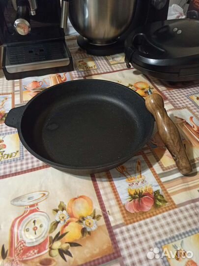 Чугунная сковорода 28см и 24см