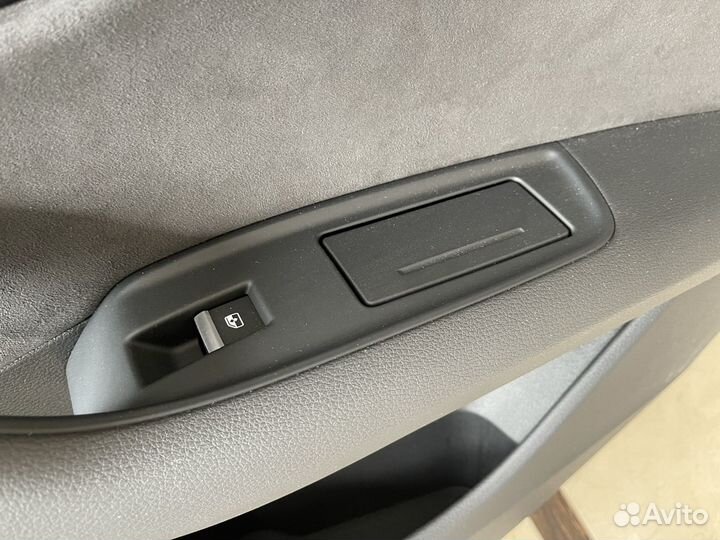 Обшивки дверей на Ауди Q7 2018г