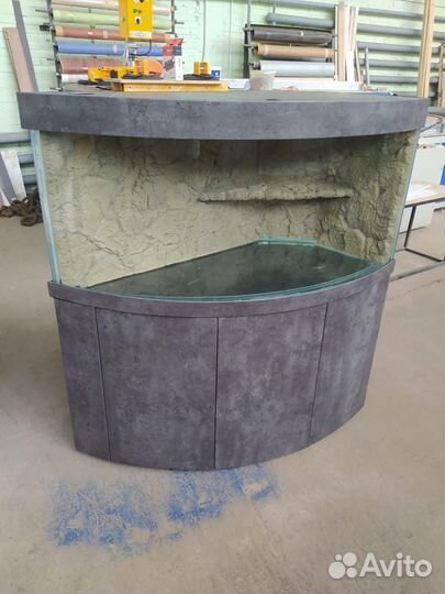 Аквариум угловой панорамный в отделке CPL