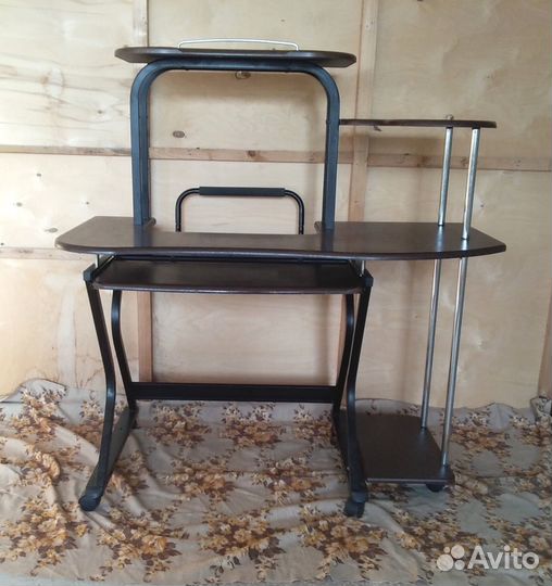 Для студентов: Компьютерный стол TranQuillita б/у