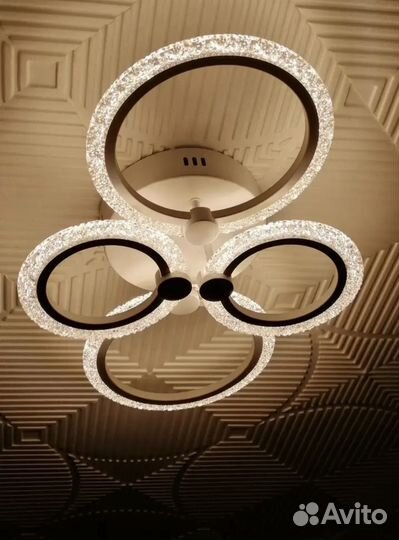 Люстра светодиодная. Новая