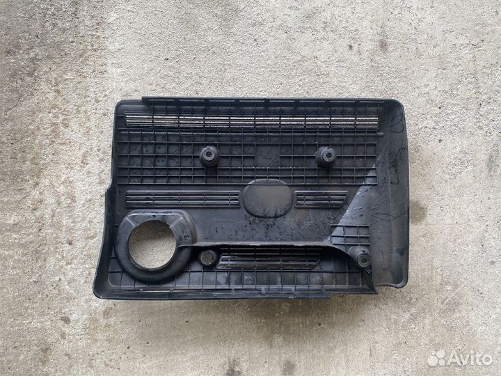 Декоративная крышка двигателя