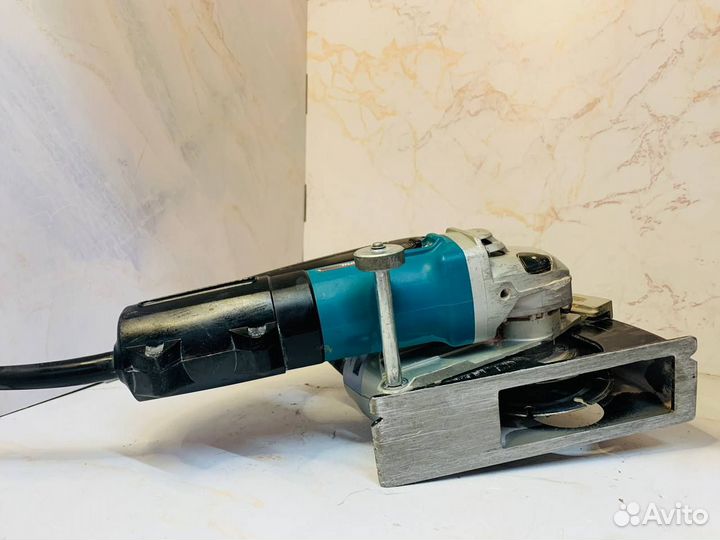 Штроборез Makita SG1250