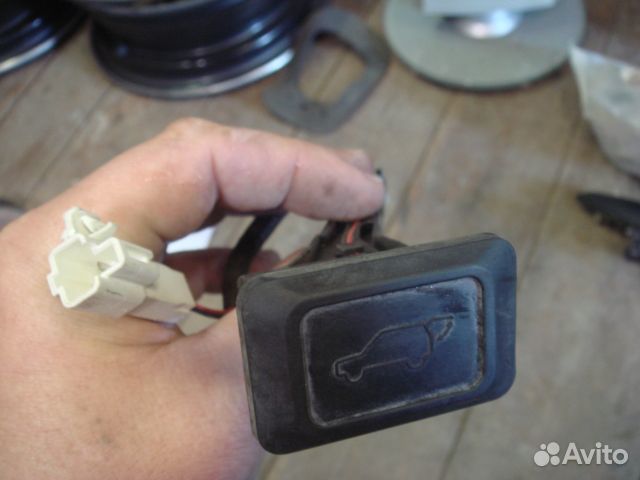 Лексус рх Кнопка открывания багажника RX 03-09