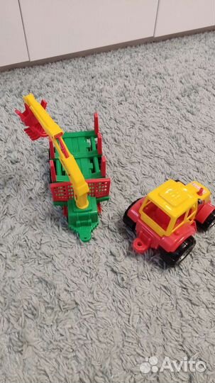 Трактор игрушка