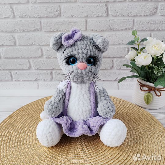 Вязаные игрушки ручной работы Кошечка