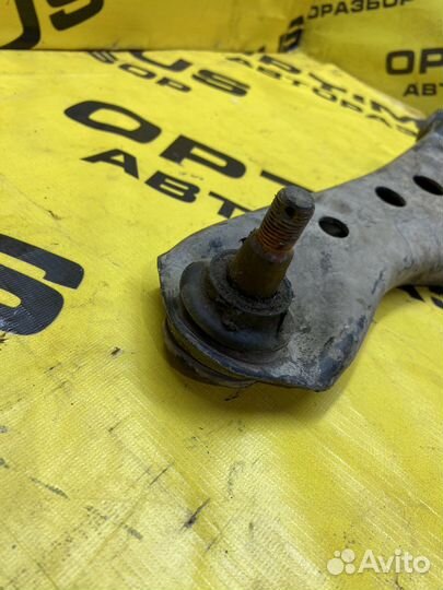 Рычаг передний левый нижний Toyota Voxy