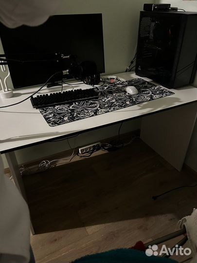 Компьютерный стол 140