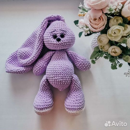 Большой плюшевый заяц