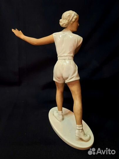 Теннисистка фарфоровая фигурка