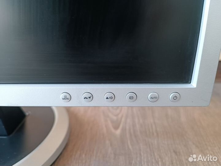 Монитор Samsung 940NW