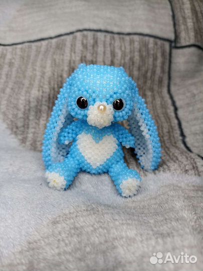 Заяц Плюшик из бисера амигруми
