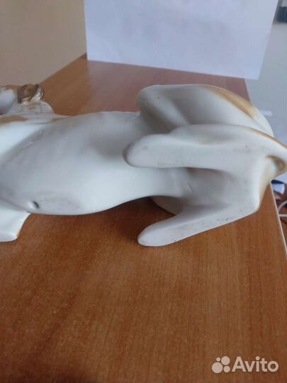 Статуэтка фарфор