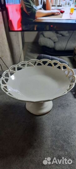 Ваза для фруктов на ножке