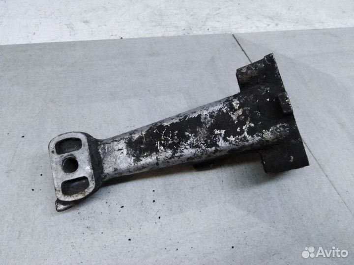 Кронштейн двигателя