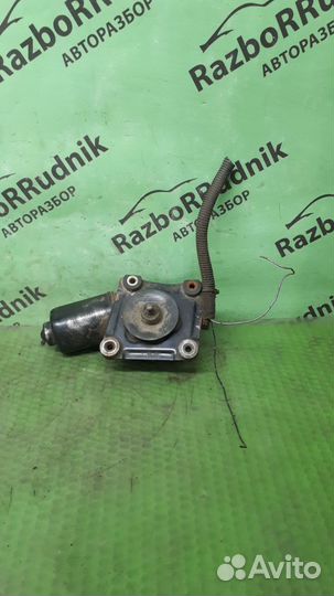 Моторчик стеклоочистителя передний Nissan Primera
