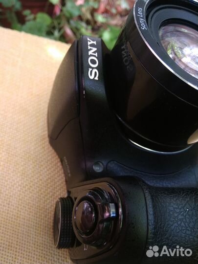 Sony Cyber-shot DSC-H200