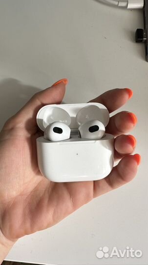 Apple AirPods 3 Lightning Charging Case
