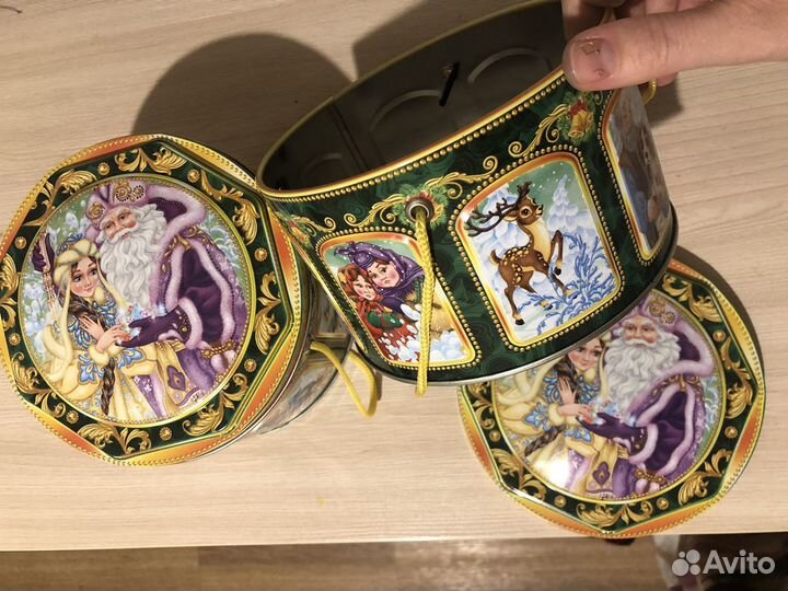 Жестяная коробка для подарков