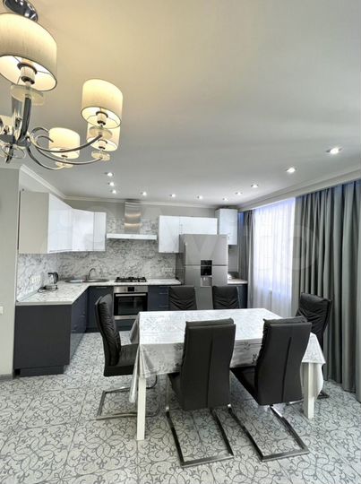 2-к. квартира, 80 м², 1/4 эт.