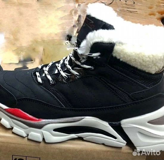 Кроссовки женские 37 размер новые