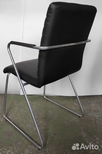 Офисные стулья 