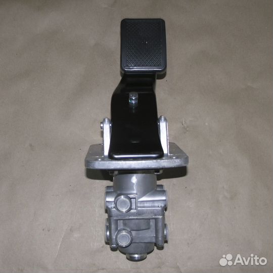 Кран тормозной двухсекционный 64221-3514108 (см)