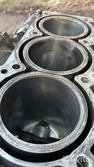 Блок цилиндров VQ35DE