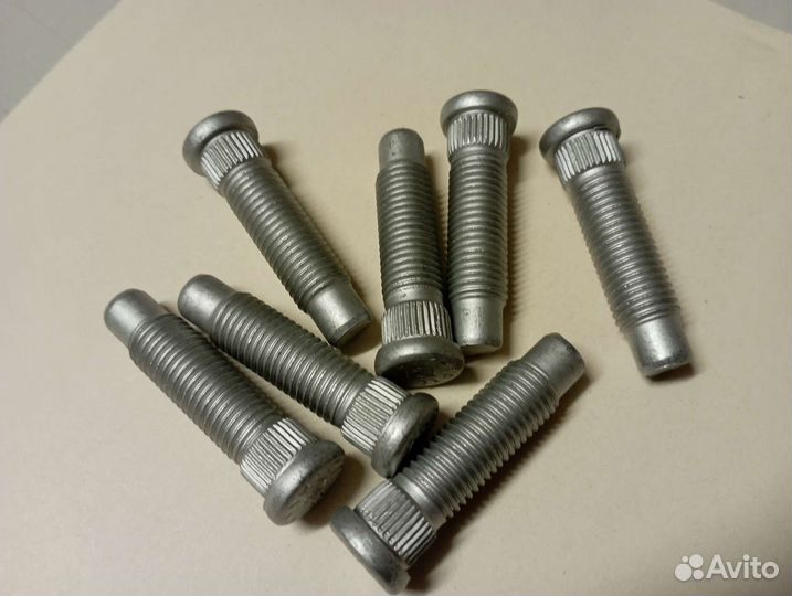 Шпилька ступицы GM 9595179