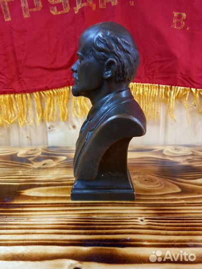 Бюст Ленина