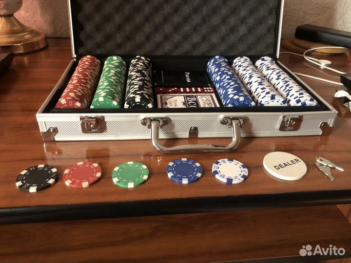 Покерный набор 300 фишек. Покер