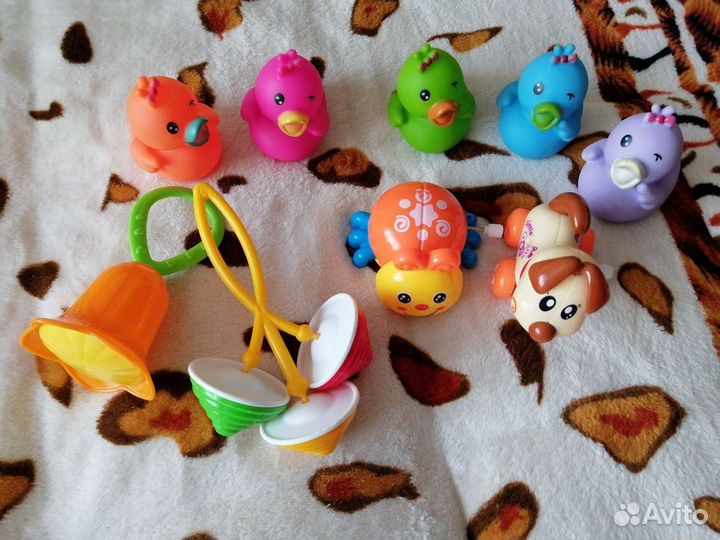 Первые игрушки малышу