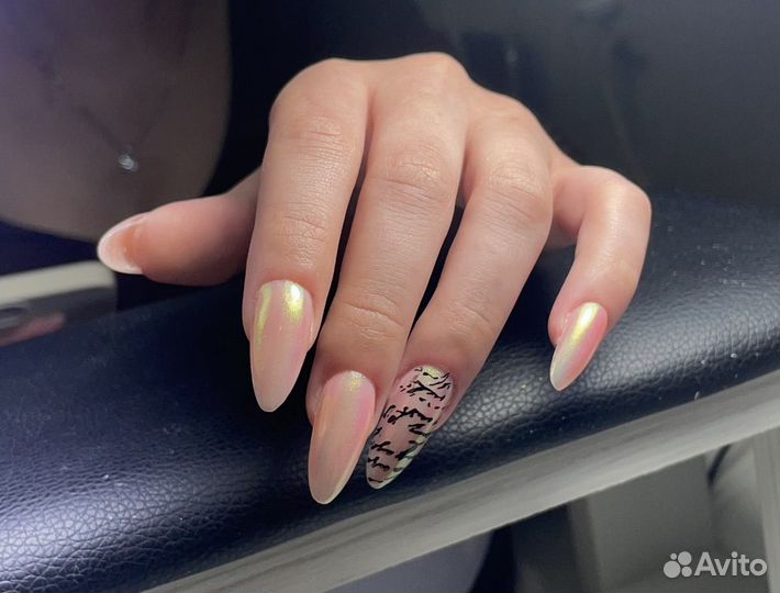 Модель на маникюр