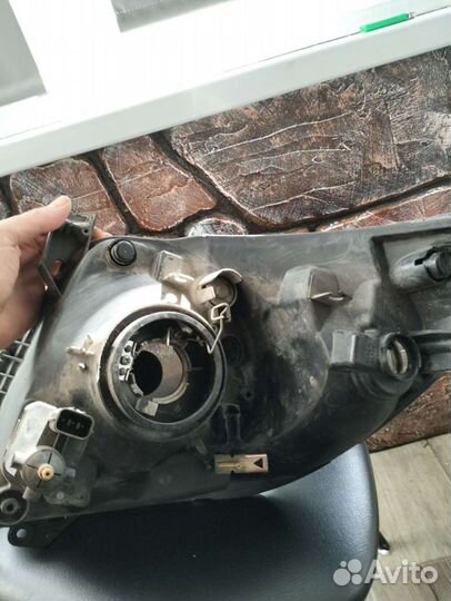 Фара передняя левая и правая на suzuki swift