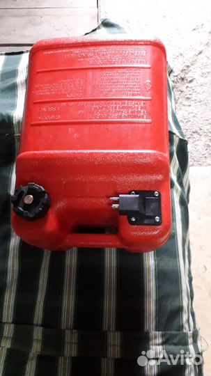 Переносной топливный бак к лодочному мотору