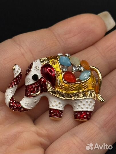 Брошь слон