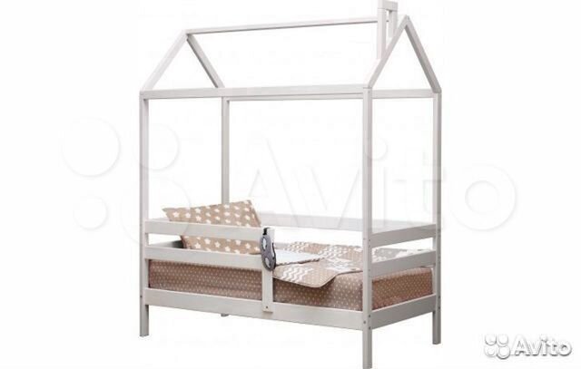 Кровать домик из массива