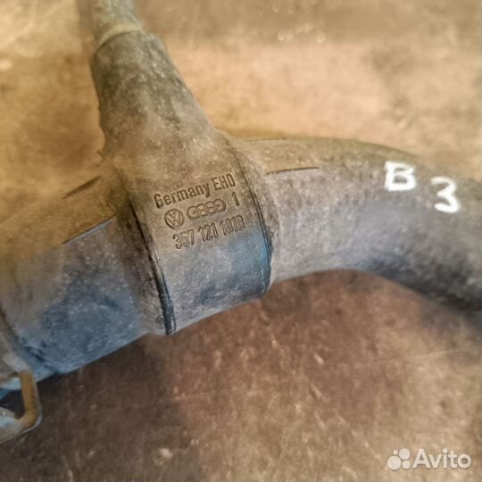 Патрубок радиатора Volkswagen Passat B3