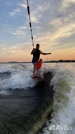 Аренда яхты теплохода катера вейксерф