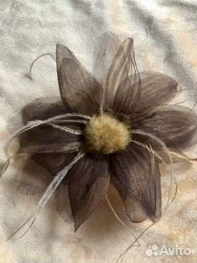 Цветок брошь