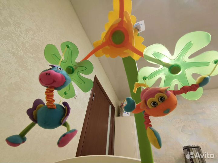 Мобиль на кроватку Tiny love Остров сладких грез