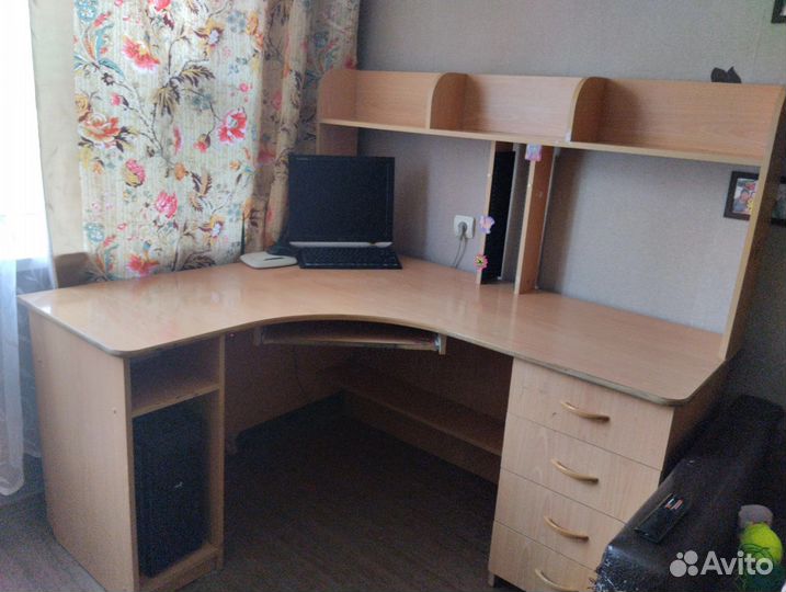Компьютерный стол